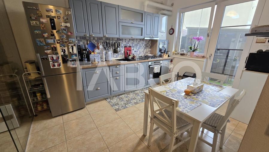 Apartament cu 3 camere decomandat, mobilat în Periferie