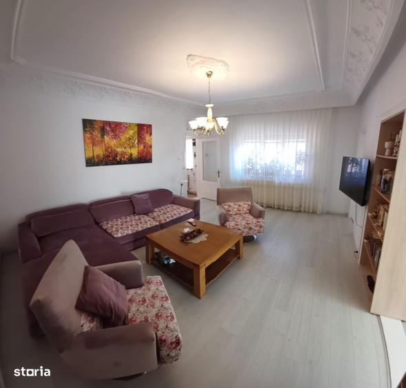 Casă cu 5 camere cu Teren 347 Mp în Central