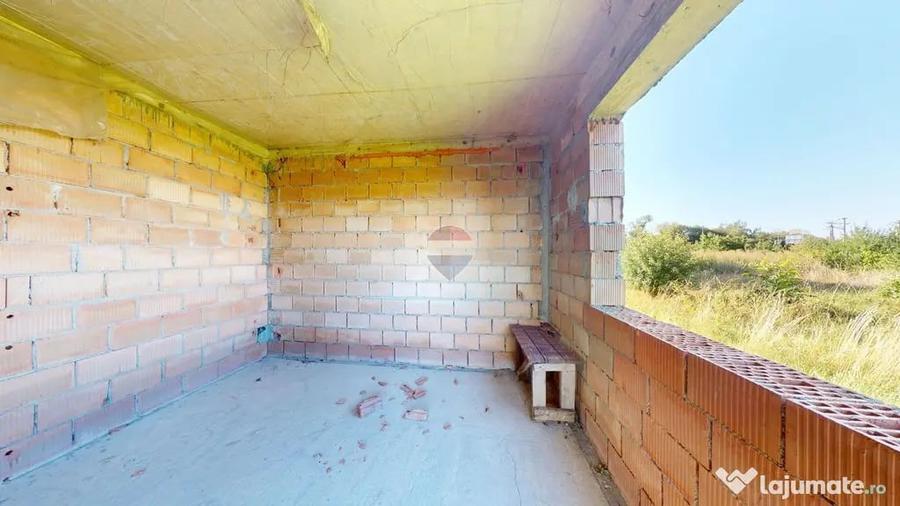 Casă cu 5 camere cu Teren 1000 Mp în Cristian