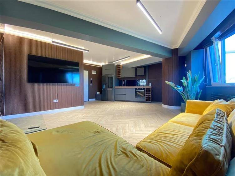 Apartament cu 3 camere decomandat, mobilat în Tătărași