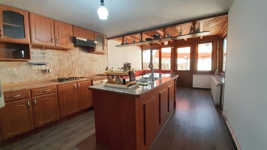 Casă individuală cu 6 camere cu Garaj în Lunca (Voinești)