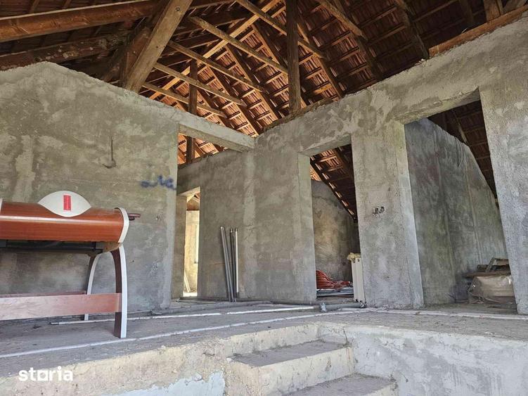 Casă cu 4 camere cu Teren 1418 Mp în Săcălaz
