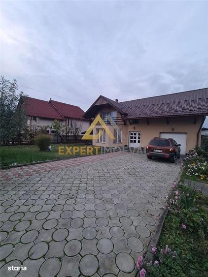 Casă cu 4 camere cu Teren 6000 Mp în Recea