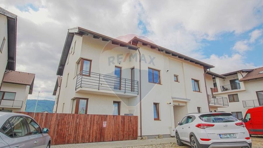 Apartament cu 3 camere decomandat în IAR