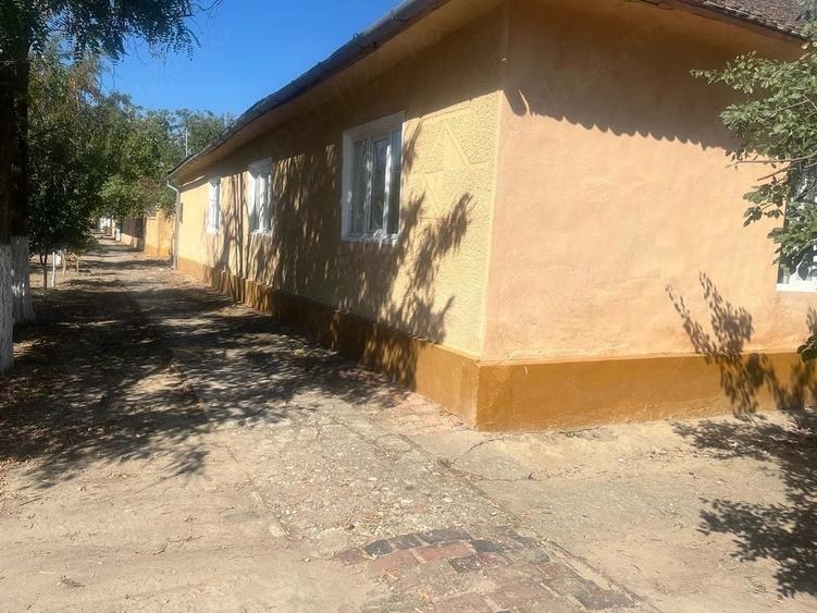 Casă cu 6 camere cu Teren 3000 Mp în Rudna