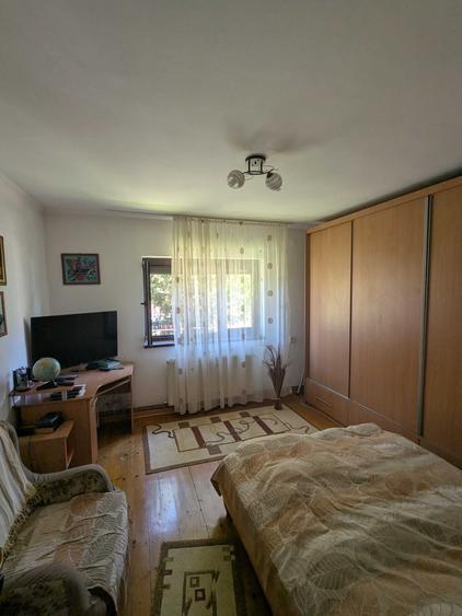 Casă cu 3 camere cu Teren 250 Mp în Central