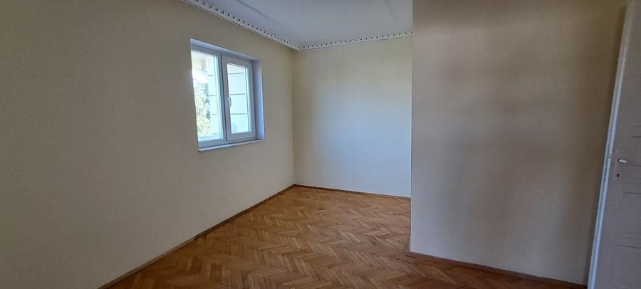Casă individuală cu 14 camere cu Piscina în Sud-Est