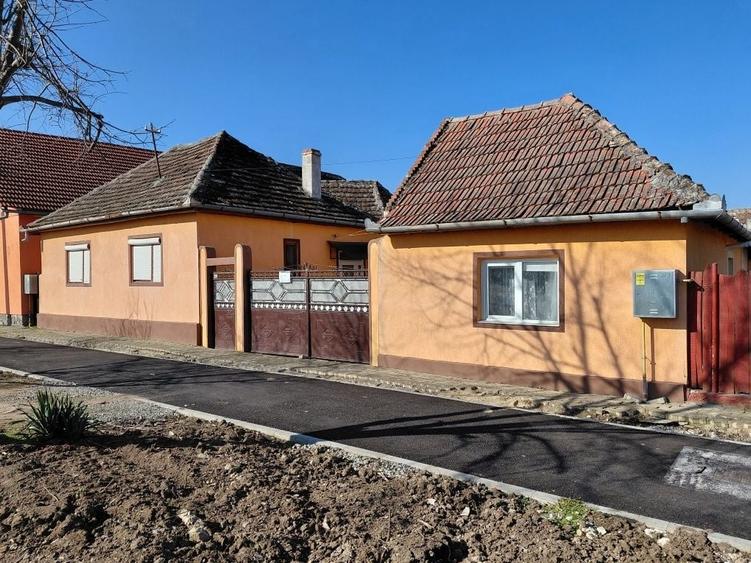 Casă cu 4 camere în Măderat