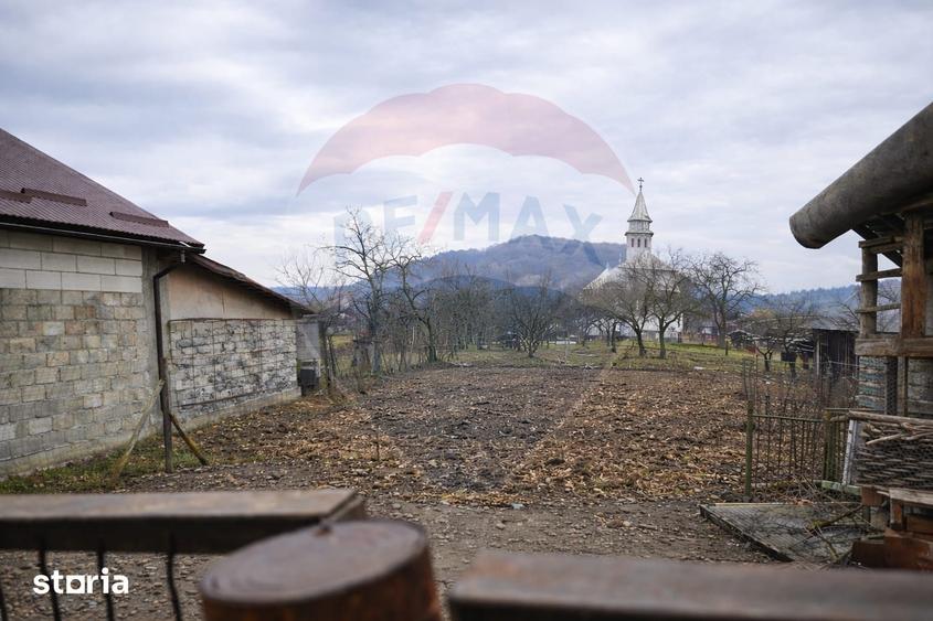 Casă cu 5 camere cu Teren 1497 Mp în Sarasău