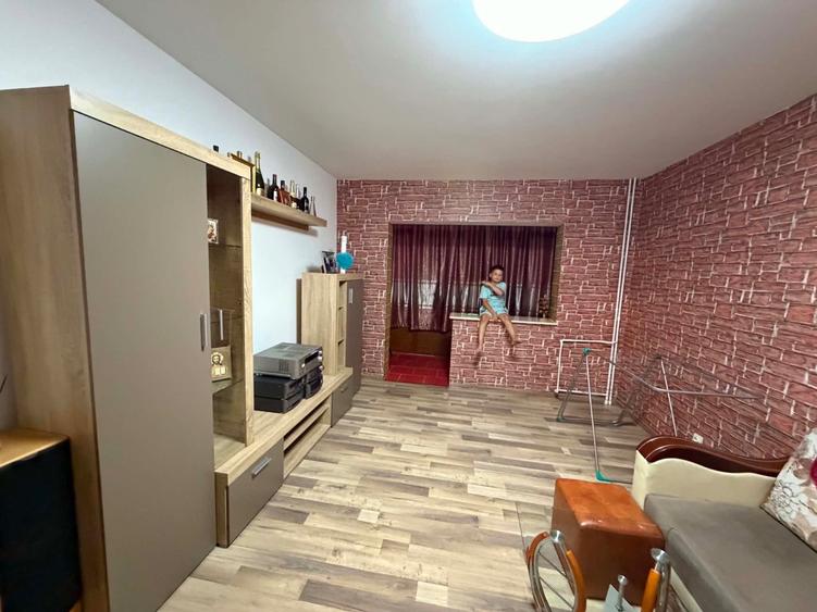 Apartament cu 4 camere decomandat în Central