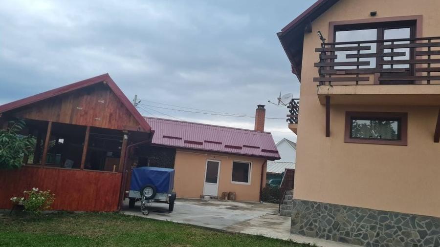 Casă cu 4 camere în Crăcăoani