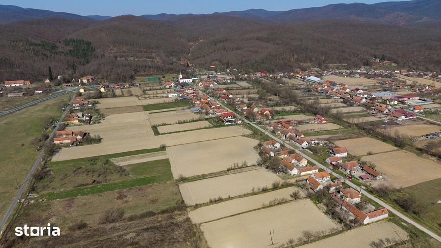 Teren de 2970 mp, în Mașloc