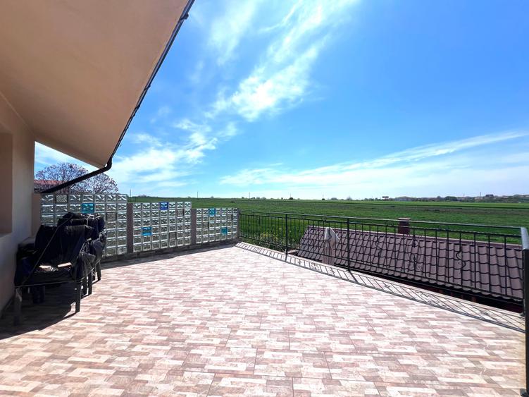 Casă cu 8 camere cu Teren 400 Mp în Central