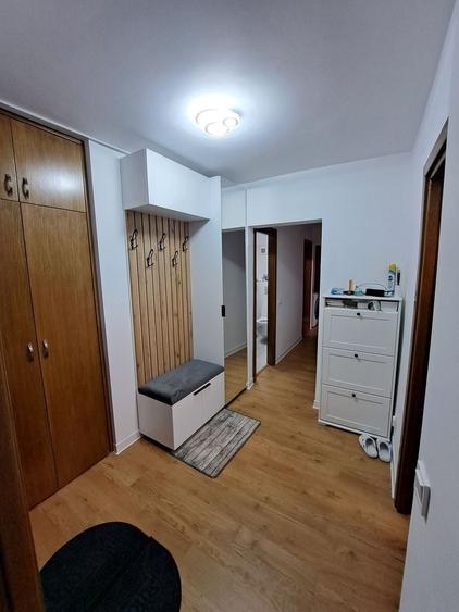 Apartament cu 3 camere decomandat, mobilat în Crângași