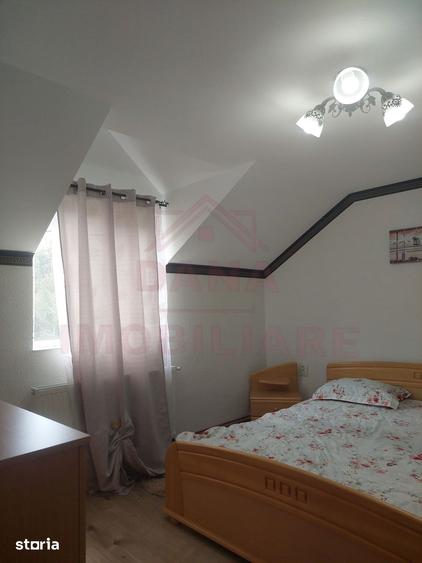 Casă cu 5 camere cu Teren 1100 Mp în Zăvoi
