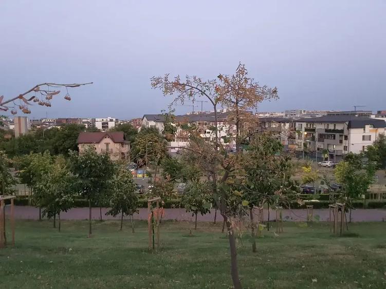 Apartament cu 4 camere decomandat în Titan