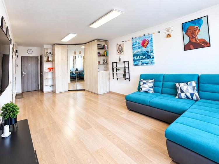 Apartament cu 2 camere decomandat în Tractorul