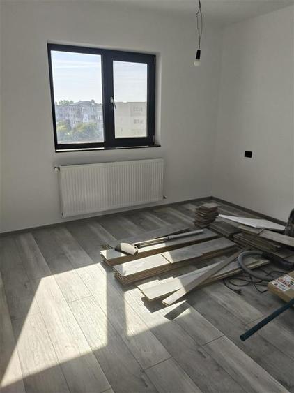 Apartament cu 3 camere decomandat în Apollo