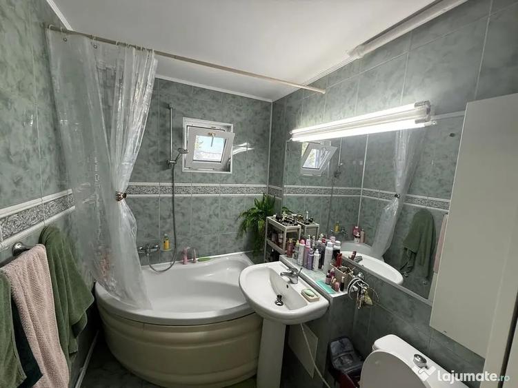 Apartament cu 4 camere decomandat în Central