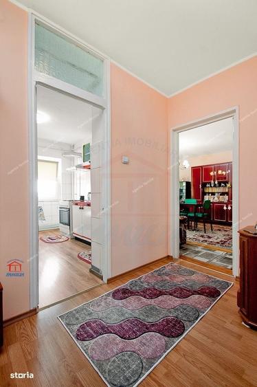 Apartament cu 4 camere decomandat în Micro 17