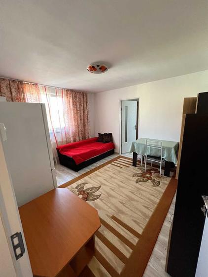 Apartament cu 2 camere nedecomandat în Decebal