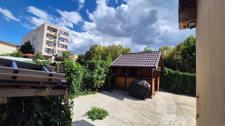 Casă individuală cu 5 camere cu Canalizare în Băneasa