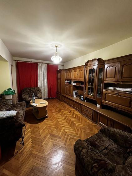 Apartament cu 3 camere decomandat în Central