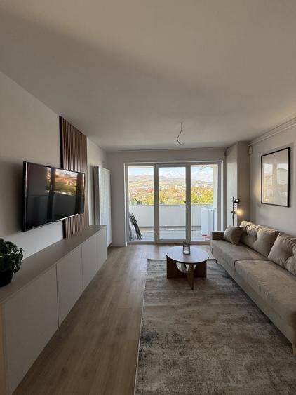 Apartament cu 2 camere semidecomandat în Cetate