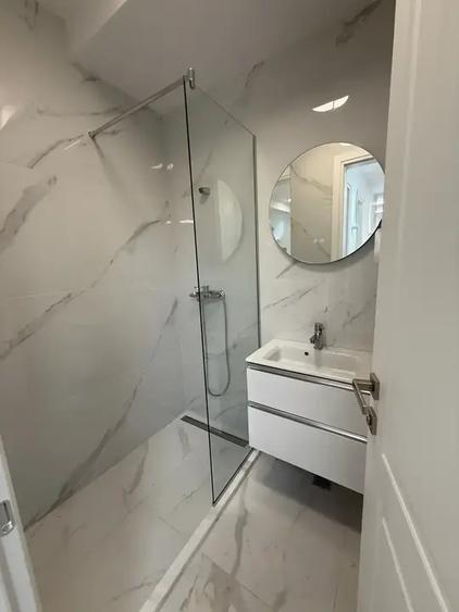 Apartament cu 3 camere semidecomandat în Armeneasca