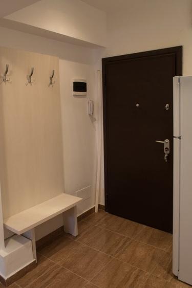 Apartament cu 3 camere decomandat, mobilat în Băneasa