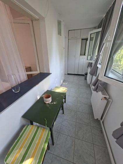 Apartament cu 2 camere decomandat în Podul de Fier