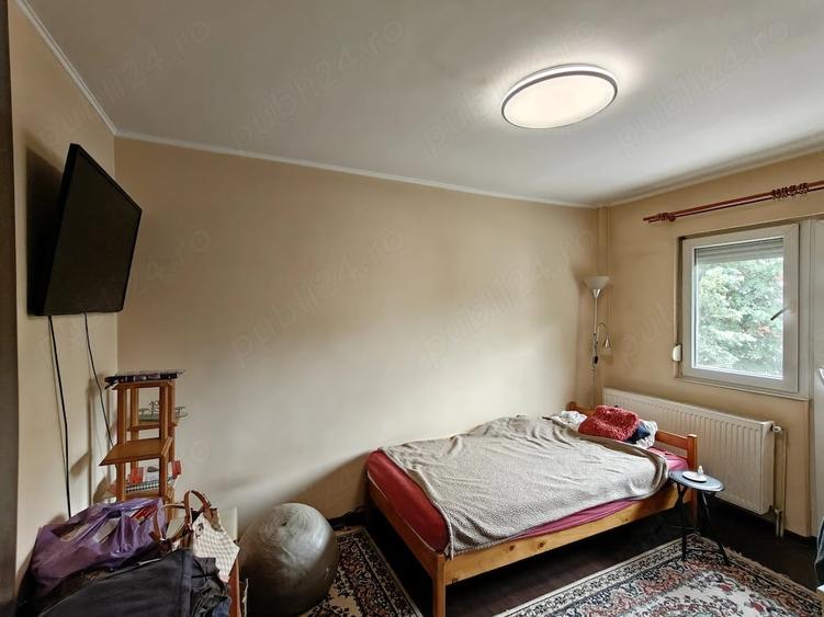 Apartament cu 3 camere semidecomandat în Micro 16