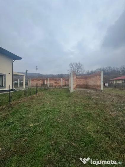 Casă cu 5 camere cu Teren 800 Mp în Tăuții-Măgherăuș