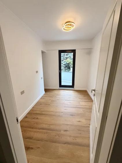 Apartament cu 3 camere semidecomandat, mobilat în Unirii