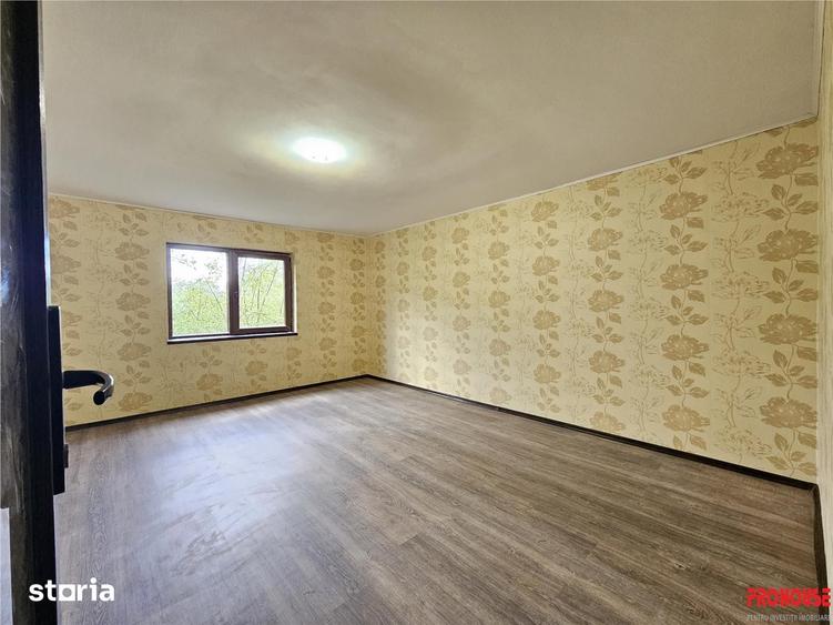 Casă cu 6 camere decomandat cu Teren 887 Mp în Central