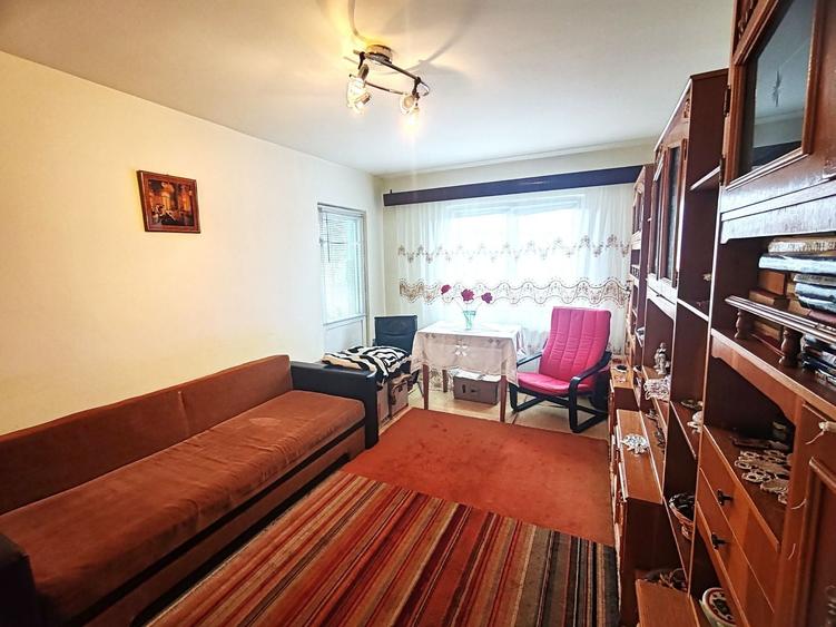 Apartament cu 3 camere decomandat, mobilat în Central