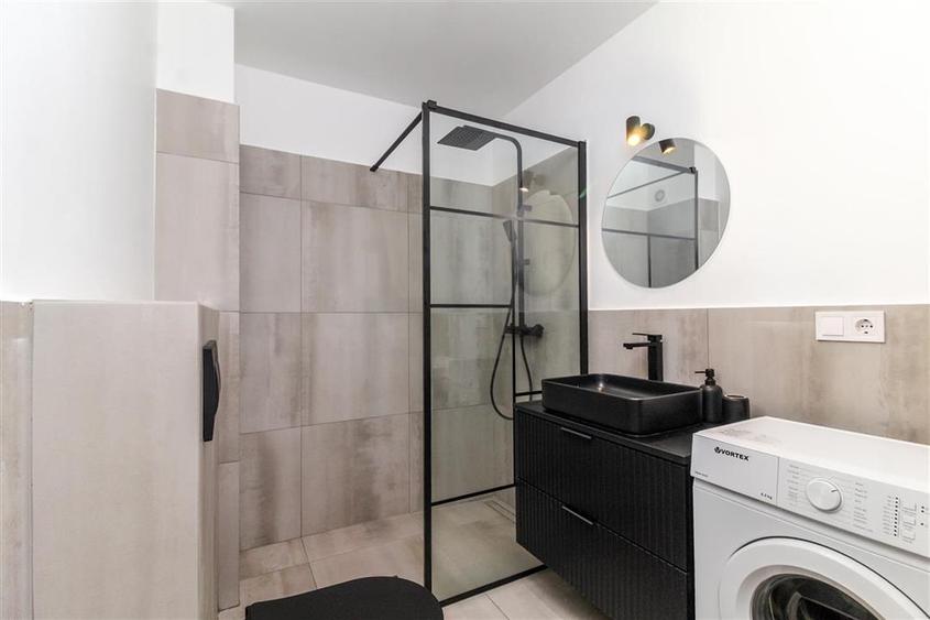 Apartament cu 3 camere semidecomandat, mobilat în Gheorgheni