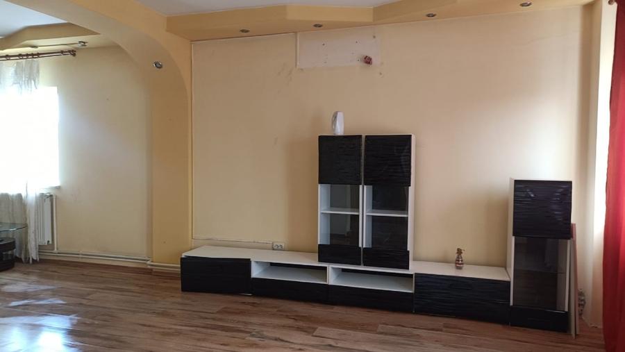 Casă individuală cu 5 camere cu Canalizare în Central