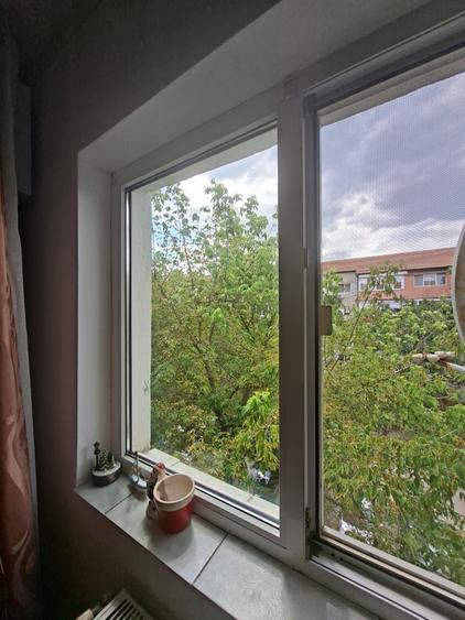 Apartament cu 3 camere decomandat în Dâmbovița