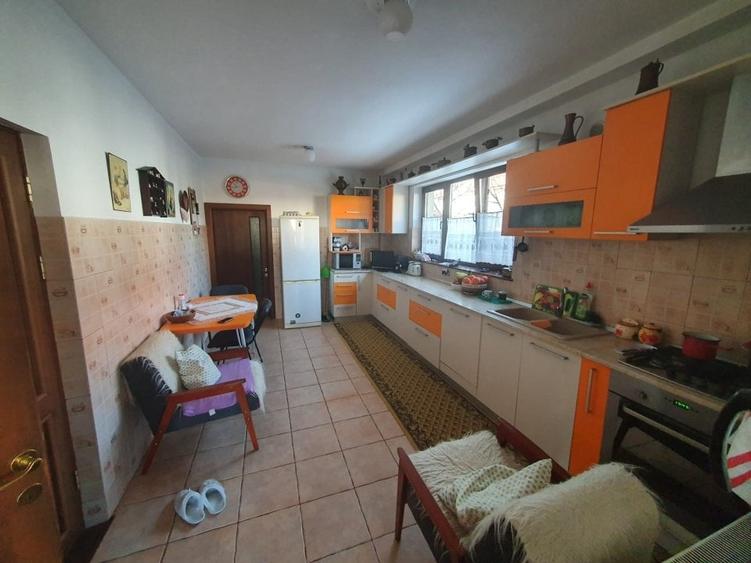 Casă individuală cu 5 camere cu Canalizare în Păcurari