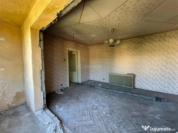 Apartament cu 3 camere semidecomandat în Central