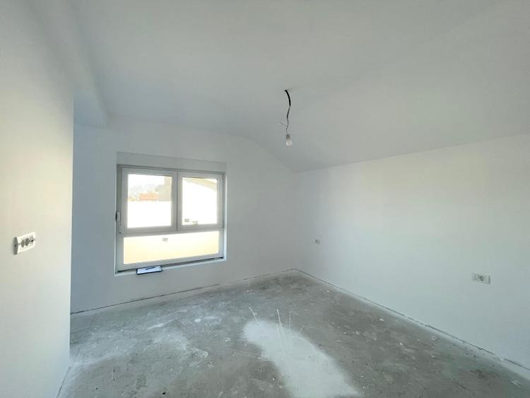 Duplex cu 4 camere cu Canalizare în Moșnița Veche