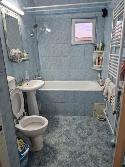 Apartament cu 2 camere semidecomandat în Craiovița Nouă