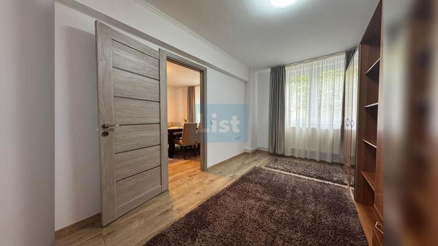 Apartament cu 3 camere semidecomandat în Central