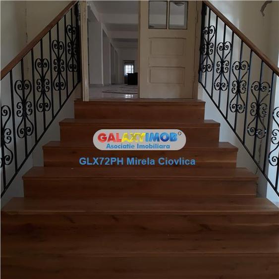 Casă cu 10 camere cu Teren 1500 Mp în Central