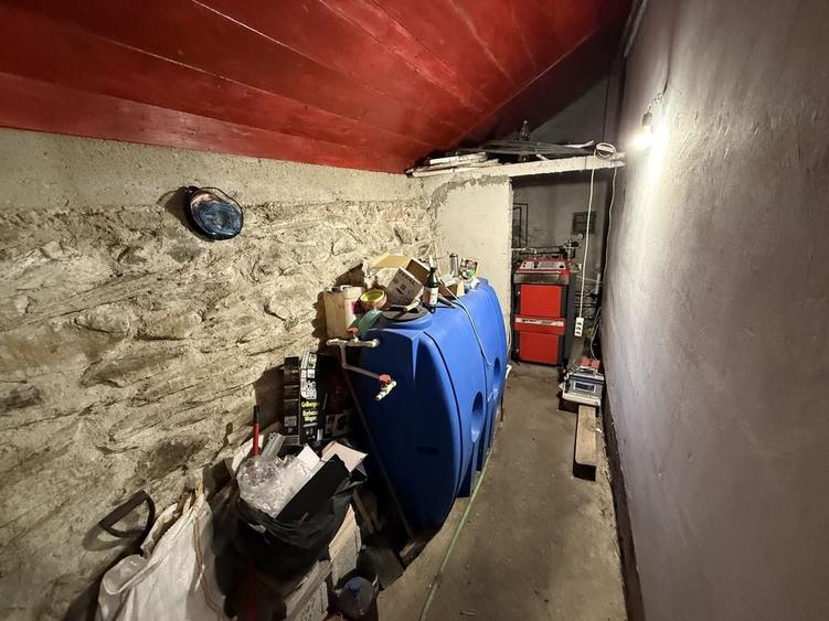 Casă cu 4 camere în Exterior Vest