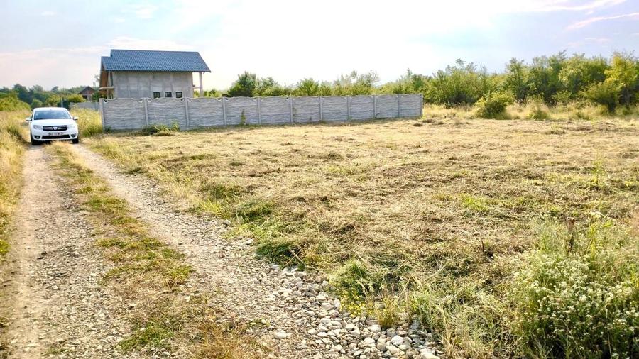 Teren de 500 mp, în Smeura