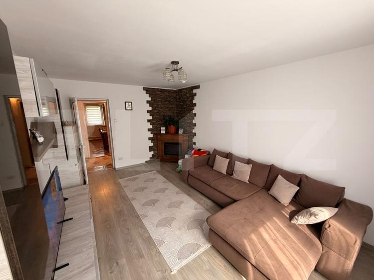 Apartament cu 3 camere decomandat, mobilat în Micro 11