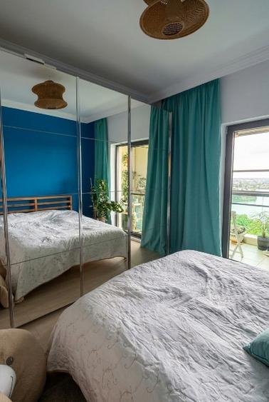 Apartament cu 3 camere semidecomandat, mobilat în Tei