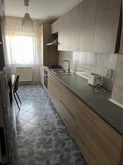 Apartament cu 3 camere decomandat în Astra